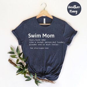 Koszulka Swim Mom - Koszulka do pływania damska - Koszulka do pływania trenera - Prezent do pływania - Koszulka do pływania - Prezent do pływania - Koszulka do pływania - Prezent dla pływaka - Koszulka do pływania zdjęcie 3