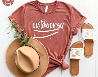 Outdoorsy Shirt, Adventure Gifts, Outdoorsy Gifts, Cute Gifts voor Introverts, Introvert, Homebody Shirt, Camping Shirt, Hiking Shirt,