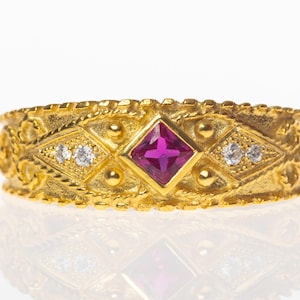 Anillo bizantino artesanal con piedra de circonita cuadrada, plata de ley u oro.