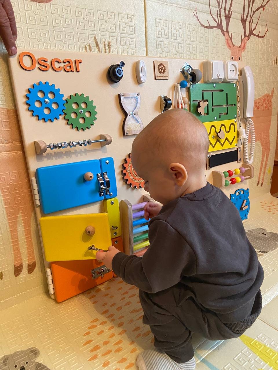 Smartwo Tavola Montessori in Legno, Busy Board per Bambini 3 4 5 Anni, Pannello Sensoriale Montessoriana Bifacciale con 20 attività, Giochi Educativi, Giocattoli Viaggio, Regalo Bambini Bambina