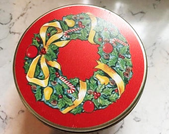Vintage Christmas Wreath Mini Metal Round Tin