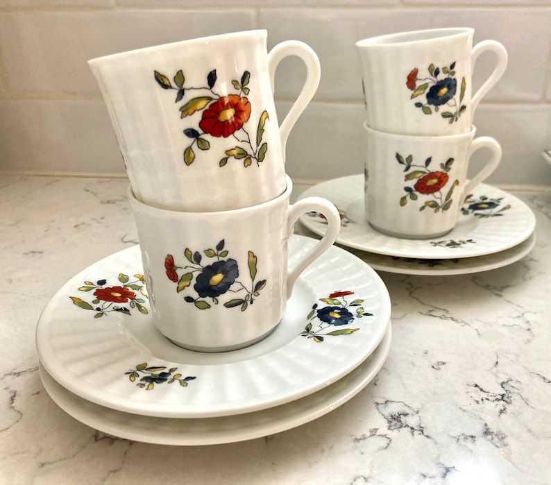 8 Piece Discontinued Richard Ginori Daisy Flower Italy Demitasse Espresso Cups Saucers White Ribbed Woven image 1