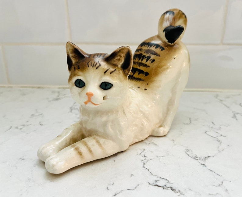 Vintage Ceramic Inarco Stretching Cat Figurine E1391 1963 Brown Black White Japan Figurine image 1