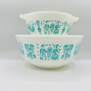 Vintage Set of 2 Pyrex Butterprint Amish Cinderella Mixing Nesting Blue and White Bowls
