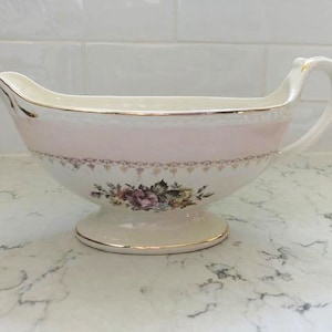 2 Stück Vintage Homer Laughlin Sauciere Eierschale georgianisch &quot;Millylin&quot; Pink mit Untertasse