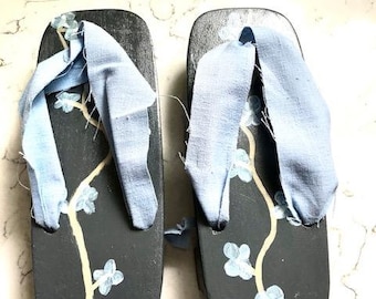 Beautiful Vintage Women's Wooden Sandals Special Japanese Blue Floral Texture Shoes Zori Geta Wood Sandals Wafuku Footwear