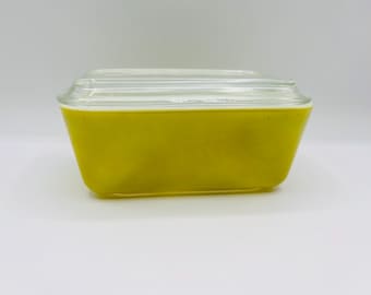 Recipiente refrigerado Pyrex 502 vintage de 1.5 pintas, color verde y blanco, con tapa.