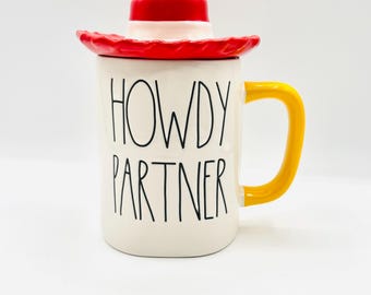 Taza de doble cara con tapa de sombrero de Woody de Rae Dunn Toy Story HOWDY PARTNER