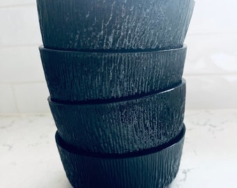 Set von 4 Vintage Tiara Indiana Glas Brutalist Goth Stil Schwarze Glasschalen