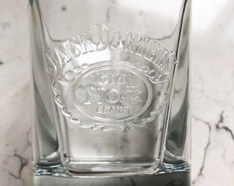 Raro copo antigo de uísque Jack Daniels quadrado com asa em relevo &quot;Every Day We Make It&quot; copo de vidro esférico
