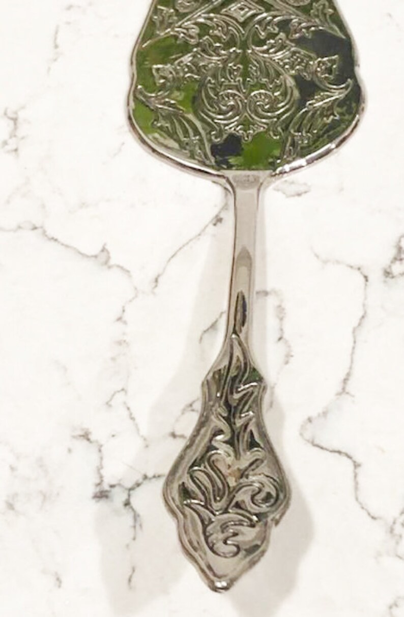 Vintage Mid Century CT6Z Detailed Silver Plated Pie Server, Antique