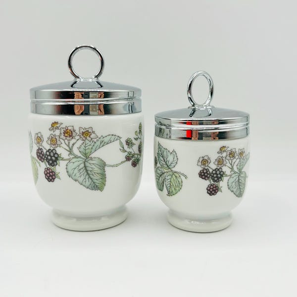 Cocedor de huevos de porcelana Berry con tapa cromada. Marcado Royal Worcester England. Año 1940/1950, cocina de granja. Elija ambos o su elección