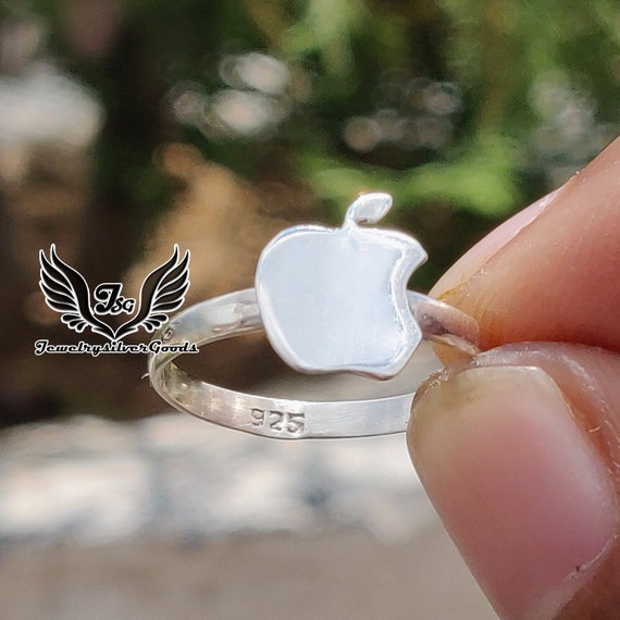 Bague en forme de main sale