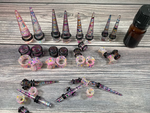 50-teiliges Ohrdehnungs-Set Aus Acryl & Silikon - Komplett-Set Für Piercing-Fans