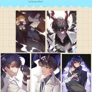 Könnte beinhalten: Ein Set aus vier A6-Drucken, die einen jungen Mann mit schwarzen Haaren in verschiedenen Posen und Outfits zeigen. Die Drucke sind im Cartoon-Stil gehalten und haben eine dunkle und geheimnisvolle Ästhetik. Der Text "A6 ORV PRINTS by Rosso Mimi" befindet sich oben im Bild.