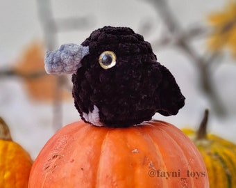 Tiny crow CROCHET PATTERN / Crow keychain PDF English pattern / Halloween amigurumi pattern