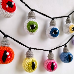 Eyeball garland CROCHET PATTERN / Crochet light bulb garland PDF English pattern / Crochet home decor pattern