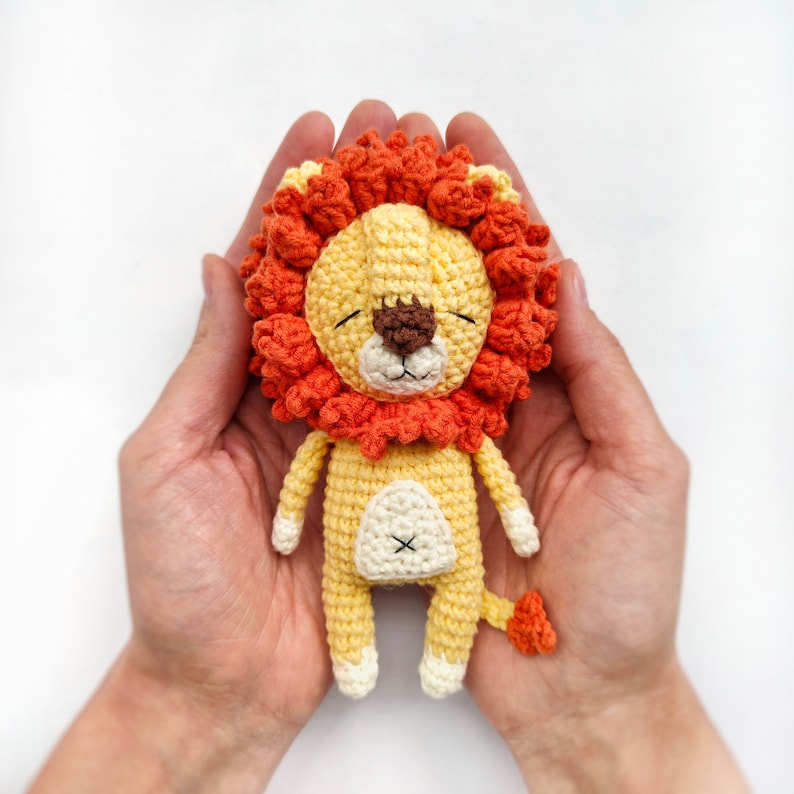 Sleeping Lion CROCHET PATTERN / Amigurumi Lion English PDF pattern / Crochet lion toy pattern image 1