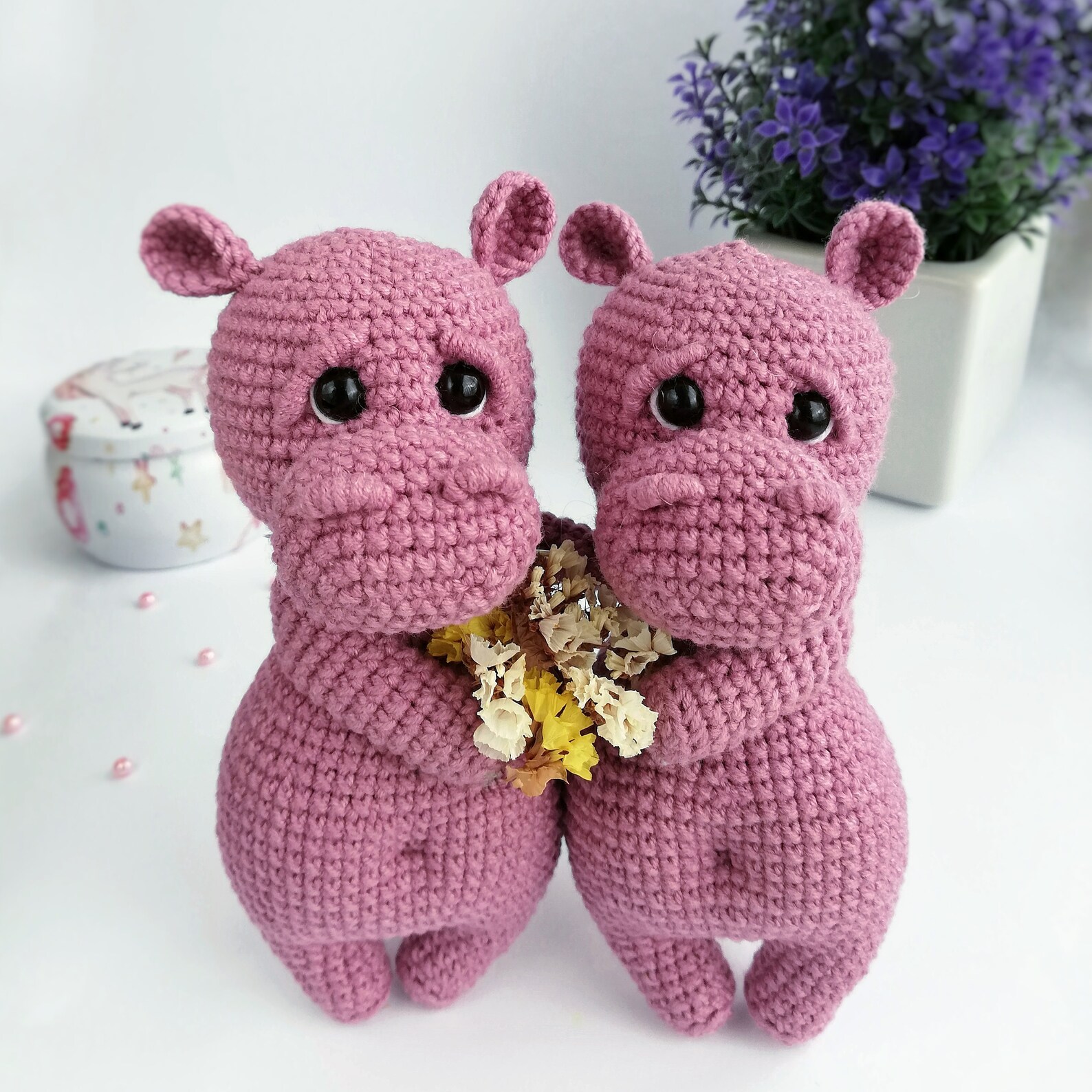 Бегемот крючком. Вязаный бегемот. Вязаный бегемот. Вязаный бегемот из плюшевой пряжи. Бегемотик амигуруми крючком.