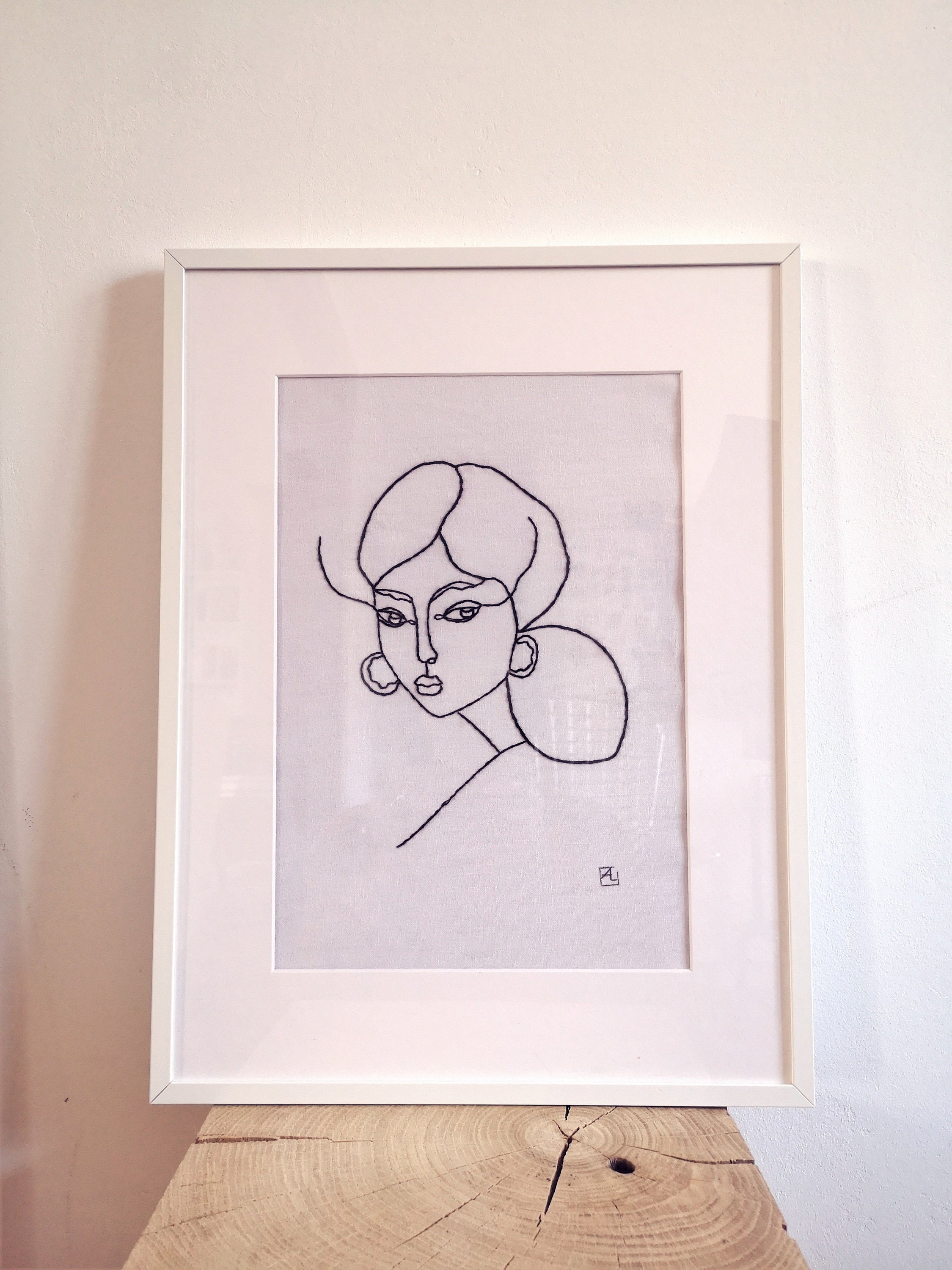 La Femme Fourmi - Broderie Encadrée 30x40