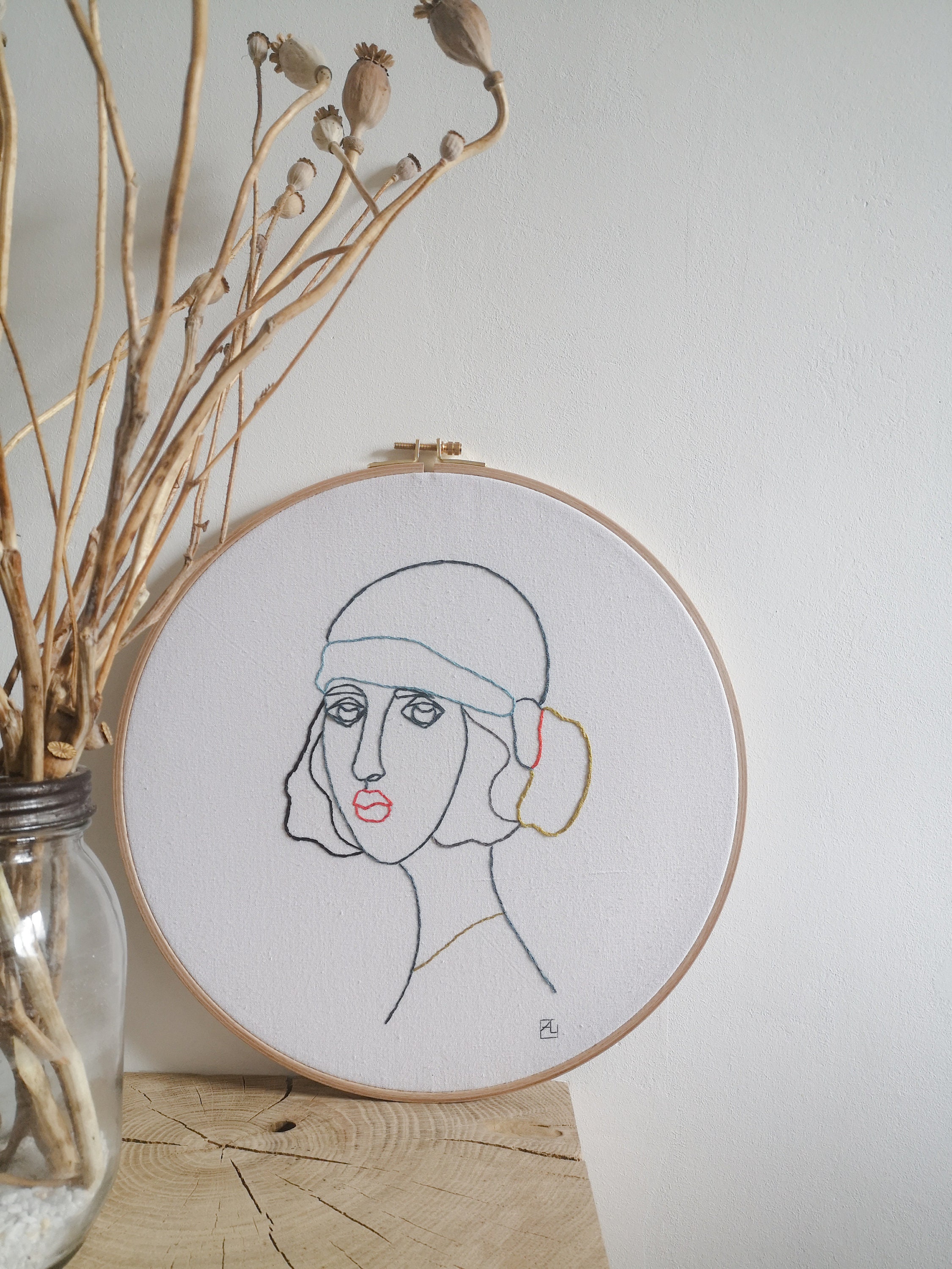 La Fille Au Chapeau Cloche - Broderie Hoop Art