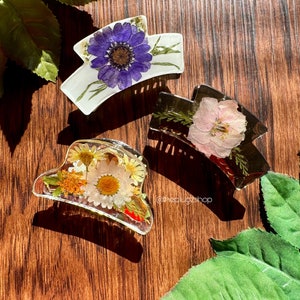 Real Pressed Flower Resin Hair Claw Clip: Gold Floral Accessory