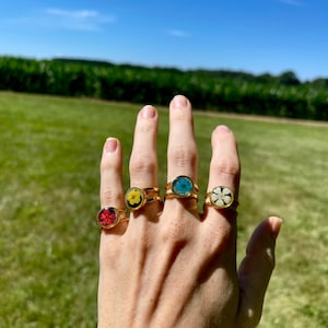 Handmade Forget-Me-Not Resin Ring: Stainless Steel Floral Jewelry