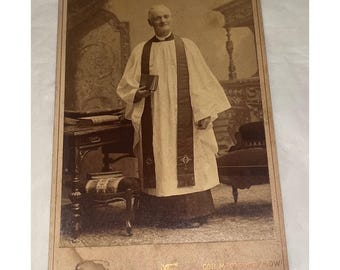 Fotografía antigua tipo tarjeta de gabinete - Clérigo Sacerdote - Vermont