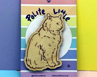 Majestätische Langhaarkatze – gravierte Holz-Anstecknadel – Geschenk für Katzenliebhaber