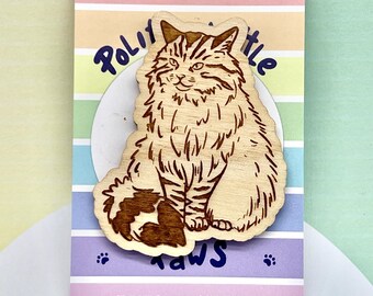 Norwegische Waldkatze, gravierte Holz-Anstecknadel
