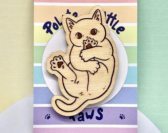 Leckere Kätzchen-Anstecknadel aus Holz mit Gravur – Geschenk für Katzenliebhaber