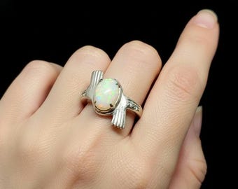 Anillo de ópalo natural (US 5.5) / Ópalo ovalado (9 x 7 mm) / Anillo de ópalo de plata hecho a mano / Joyería de ópalo de fuego arcoíris / Anillo con piedra de nacimiento de octubre