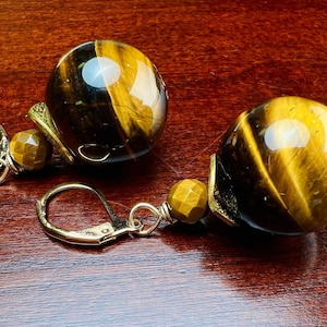 Tiger Eye Round 18mm with Dangling Faceted 6mm Tiger eye Spacer Beads in Gold Leverback Earrings