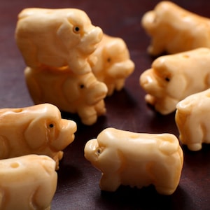 Carved Buffalo Bone Pig, 11-14x20mm, Hand Crafted Animal Figurine Drilled Bead, Art Deco
