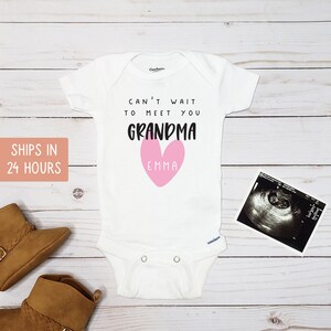 Can&#39;t Wait To Meet You Grandma Personalized Pregnancy Announcement Onesie®, Custom Baby Shower Gift for Girl or Boy, Baby Name Bodysuit