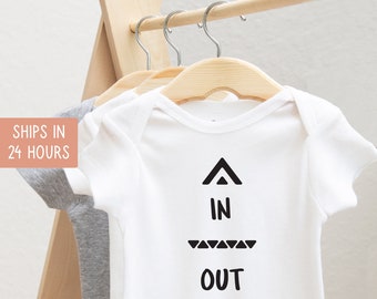 Body de bebé personalizado divertido "In and Out" - Regalo para recién nacido - Traje para baby shower