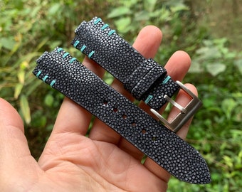 Correa de piel de raya negra personalizada para relojes Oris Aquis, Tissot PRX y Citizen Tsuyosa.