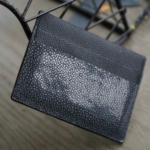 Tarjetero de piel de raya negra en miniatura, tarjetero para tarjetas de crédito