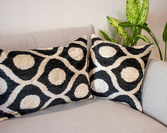 Set of 2 Luxury Ikat cushions - Ikat pillow - Silk Velvet pillow - Decorative pillow - Velvet Ikat pillow -Hand-made - Cuscino velluto seta