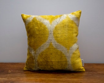 Luxury Ikat cushion- Ikat pillow - Silk Velvet pillow - Decorative pillow - Velvet Ikat pillow - Hand-made pillows - Cuscino velluto seta