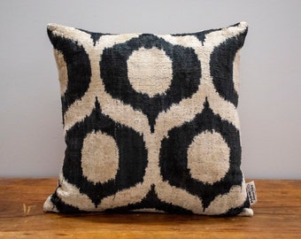 Luxury Ikat cushion- Ikat pillow - Silk Velvet pillow - Decorative pillow - Velvet Ikat pillow - Hand-made pillows - Cuscino velluto seta