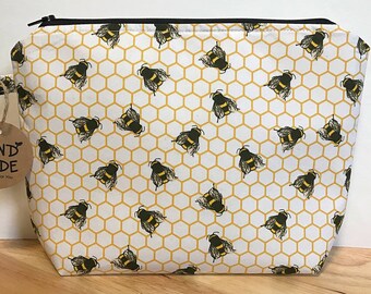 Bee Purse Animal Lover Gift Animal Pencil Case Scandinavian Design Woodland Makeup Bag Green Bee Toiletry Bag Bee Coin Pouch Bee Gift