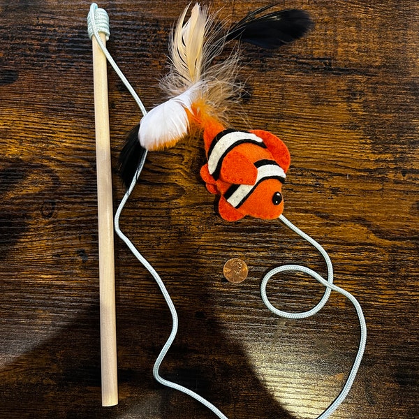 Clownfish Feather Cat Toy Wand