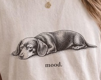 Camiseta divertida con estampado de perro salchicha, camiseta de perro salchicha, camiseta para identificarse con un perro, regalo minimalista para amantes de los perros, camiseta gráfica de colores cómodos.