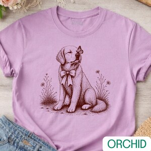 Camiseta Golden Retriever con Mariposa, Camiseta Vintage para Perros, Regalo para Amantes de los Perros con Estilo Cottagecore Floral imagen 2