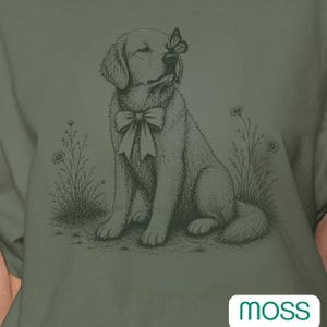 Camiseta Golden Retriever con Mariposa, Camiseta Vintage para Perros, Regalo para Amantes de los Perros con Estilo Cottagecore Floral imagen 3