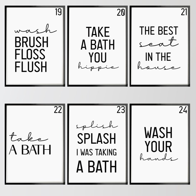 Pu&ograve; includere: Set di sei stampe incorniciate nere con sfondi bianchi e testo nero. Le stampe presentano frasi a tema bagno, come "wash brush floss flush", "take a bath you hippie", "the best seat in the house", "take a bath", "splish splash I was taking a bath", e "wash your hands".