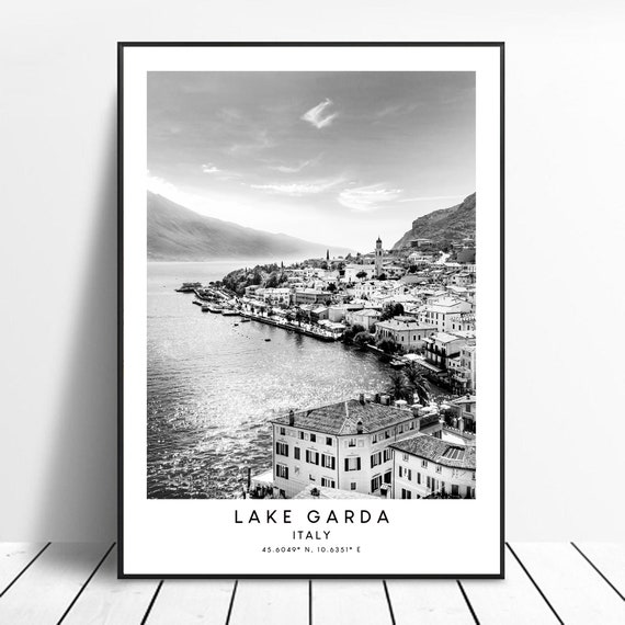 Gardasee Reise Druck schwarz weiss Gardasee Poster Gardasee Italien Druck  Minimalist Gardasee Wand Kunst Gardasee Wand Druck Geschenk