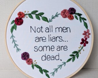 Arte de aros de bordado feministas – Decoración floral con humor negro