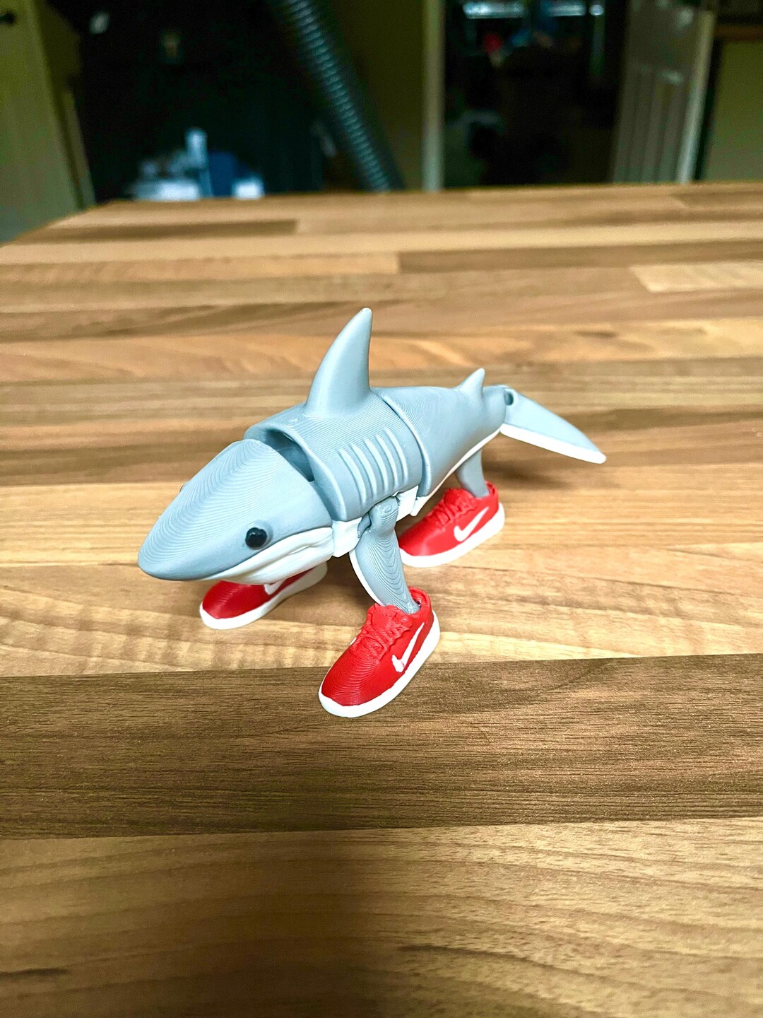 Figurine d'Action Requin en Chaussures 5.9 Pouces - Tralalero Tralala Meme Italien Brainrot Collection - Poupée Non-Movable avec Accessoire - Décoration de Bureau Cool Cadeau pour Adultes - 2 Pcs